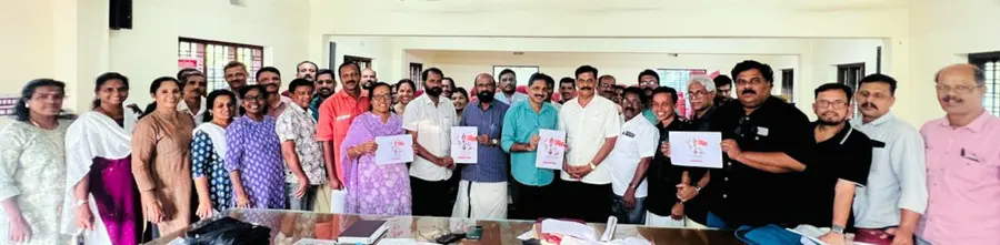 കെഎസ്ടിഎ ജില്ലാ സമ്മേളനത്തിന്റെ ലോഗോ സംസ്ഥാന സെക്രട്ടറി കെ രാഘവൻ ജില്ലാ സെക്രട്ടറി ടി പ്രകാശന് നൽകി പ്രകാശിപ്പിക്കുന്നു