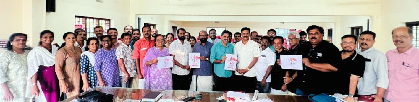 കെഎസ്ടിഎ ജില്ലാ സമ്മേളനത്തിന്റെ ലോഗോ സംസ്ഥാന സെക്രട്ടറി കെ രാഘവൻ ജില്ലാ സെക്രട്ടറി ടി പ്രകാശന് നൽകി പ്രകാശിപ്പിക്കുന്നു