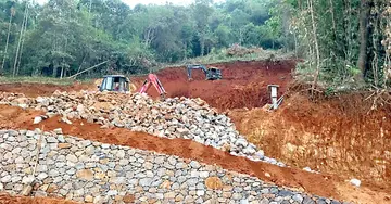 റാണിപുരത്ത് നടക്കുന്ന  അനധികൃത മണ്ണെടുപ്പും നിർമാണ പ്രവൃത്തിയും