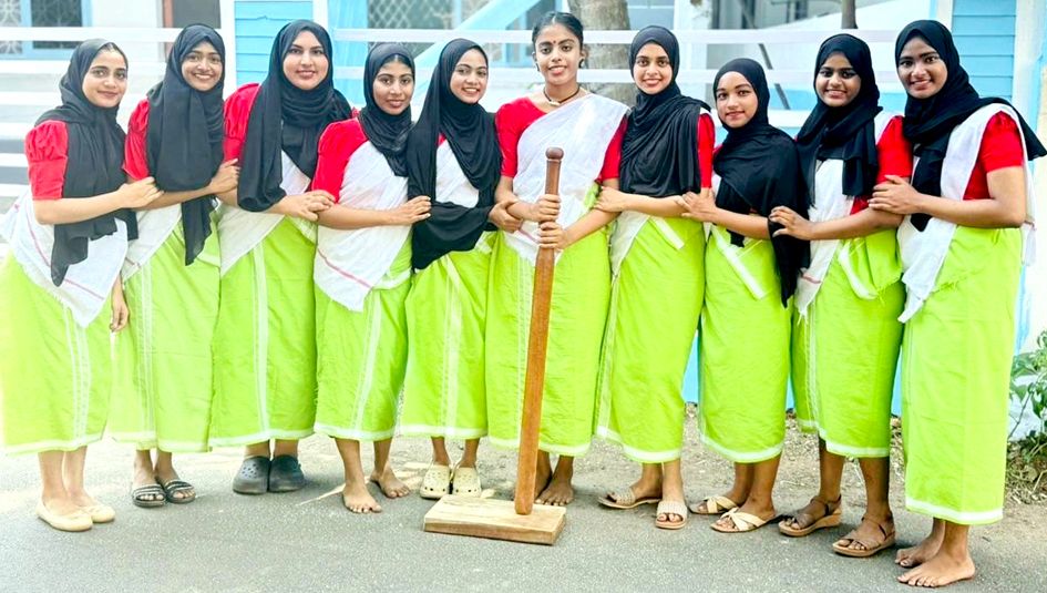 ഹൈസ്‌കൂൾ വിഭാഗം വഞ്ചിപ്പാട്ടിൽ അപ്പീലിലൂടെ മത്സരിച്ച്‌ എ ഗ്രേഡ്‌ നേടിയ നായന്മാർമൂല ടിഐഎച്ച്‌എസ്‌എസ്‌ ടീം.