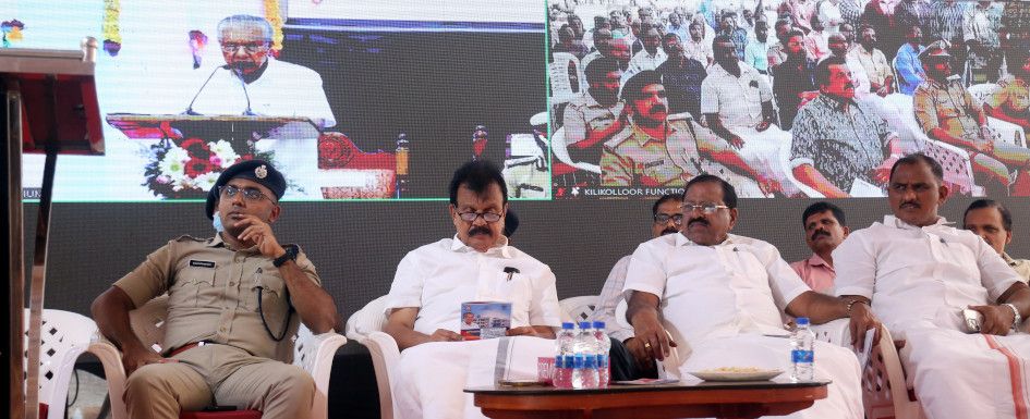 ജില്ലയിലെ പൊലീസ് സേനയുടെ  വിവിധ കെട്ടിടങ്ങളുടെ ഉദ്ഘാടനവും പുതിയ പദ്ധതികളുടെ കല്ലിടലും മുഖ്യമന്ത്രി പിണറായി വിജയന്‍ തിരുവനന്തപുരത്ത് ഓണ്‍ലൈനായി നിര്‍വഹിക്കുന്നു
