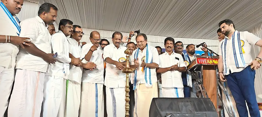കേരള മൺപാത്രനിർമാണ സമുദായ സഭ സംസ്ഥാന സമ്മേളനത്തിന്റെ ഭാഗമായുള്ള പൊതുസമ്മേളനം   മന്ത്രി ഒ ആർ കേളു ഉദ്‌ഘാടനം ചെയ്യുന്നു