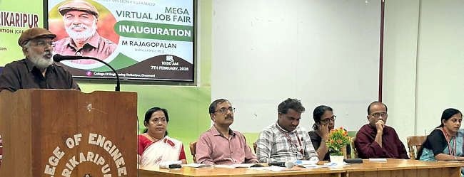 വിജ്ഞാന കേരളം ജില്ലാ മിഷന്റെ നേതൃത്വത്തില്‍ സംഘടിപ്പിച്ച മെഗാ വെര്‍ച്വല്‍ തൊഴില്‍മേള  എം രാജഗോപാലന്‍  എംഎല്‍എ ഉദ്ഘാടനം ചെയ്യുന്നു  