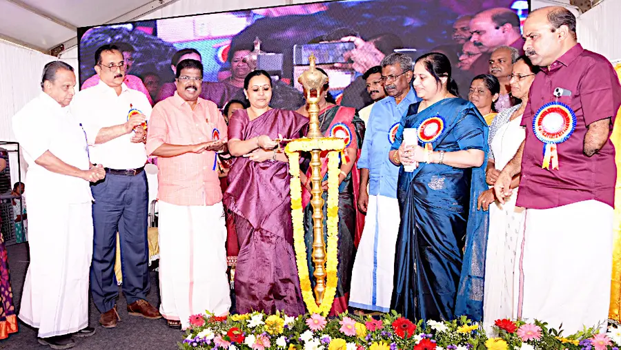 കേരള സ്റ്റേറ്റ് ഹോമിയോപ്പതി കോ–-ഓപ്പറേറ്റീവ് ഫാർമസി ലിമിറ്റഡിന്റെ പുതിയ ഫാക്ടറി മന്ത്രി വീണാ ജോർജ് ഉദ്ഘാടനംചെയ്യുന്നു