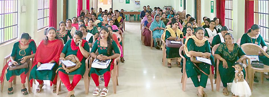 രോഗീ പരിചരണ പരിശീലനത്തിനെത്തിയ കുടുംബശ്രീ പ്രവര്‍ത്തകർ 