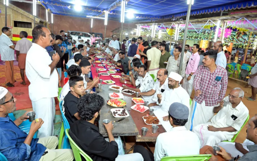 ഓർക്കോൽ വയനാട്ടുകുലവൻ തെയ്യംകെട്ട് ക്ഷേത്രസന്നിധിയിൽ നടന്ന ഇഫ്താർ സംഗമത്തിൽനിന്ന്