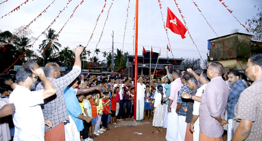 ചീമേനി രക്തസാക്ഷി ദിനാചരണത്തിന്‌ തുടക്കം കുറിച്ച്‌  ചീമേനിയിലെ രക്തസാക്ഷി നഗറിൽ പി ജനാർദനൻ പതാക ഉയർത്തുന്നു