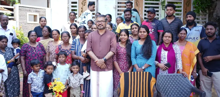 തൃത്താല മണ്ഡലം എൽഡിഎഫ് സ്ഥാനാർഥി എം ബി രാജേഷ് മുടവന്നൂരിൽ വോട്ടർമാർക്കൊപ്പം
