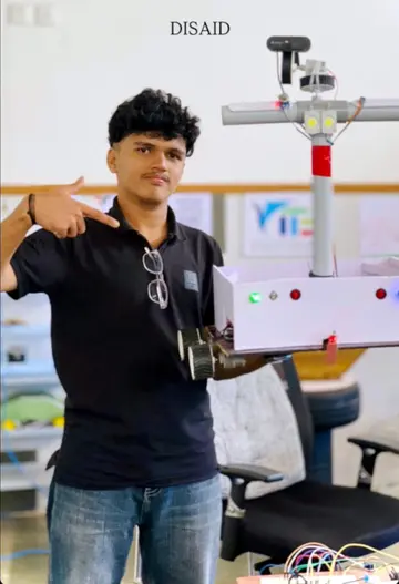 ശ്രീനന്ദ് എൻജിനിയറിങ് വിദ്യാർഥികൾക്ക്‌ ക്ലാസെടുക്കുന്നു