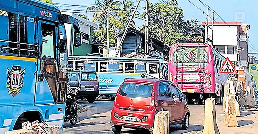 നീലേശ്വരം മാർക്കറ്റ് ജങ്ഷനിലെ ഗതാഗതക്കുരുക്ക്