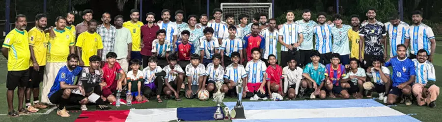 ലോകകപ്പ് മത്സരത്തെ വരവേൽക്കാൻ തോട്ടിനാട്ട് ചെഗുവേര സ്മാരക ആർട്സ് ആൻഡ് സ്പോർട്സ് ക്ലബ്ബിന്റെ നേതൃത്വത്തിൽ നടത്തിയ ഫുട്ബോൾ സൗഹൃദ മത്സരത്തിൽ പങ്കെടുത്ത ഫാൻസ് ടീമുകൾ