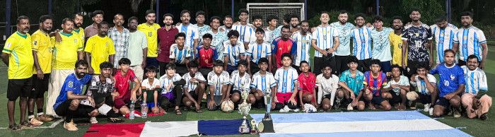 ലോകകപ്പ് മത്സരത്തെ വരവേൽക്കാൻ തോട്ടിനാട്ട് ചെഗുവേര സ്മാരക ആർട്സ് ആൻഡ്‌ സ്പോർട്സ് ക്ലബ്ബിന്റെ നേതൃത്വത്തിൽ നടത്തിയ ഫുട്ബോൾ സൗഹൃദ മത്സരത്തിൽ പങ്കെടുത്ത ഫാൻസ് ടീമുകൾ