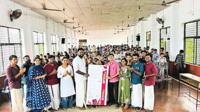 എസ്എഫ്ഐ മെമ്പർഷിപ്പ് പ്രവർത്തനത്തിന്റെ ജില്ലാതല  ഉദ്‌ഘാടനം കല്യാശേരി കെ പി ആർ ജിഎച്ച്‌എസ്‌എസിൽ  കേന്ദ്ര കമ്മിറ്റി അംഗം  എസ് കെ ആദർശ് നിർവഹിക്കുന്നു