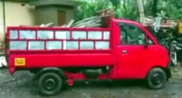 കെഎസ്ഇബി അലൂമിനിയം കമ്പി മോഷ്ടിച്ചകേസിൽ പൊലീസ്  കസ്റ്റഡിയിലെടുത്ത വാഹനം