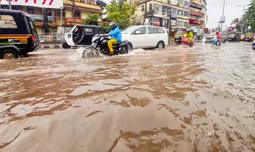 ശക്തമായ മഴയില് വെള്ളം കയറിയ കോഴിക്കോട് സ്റ്റേഡിയം ജങ്ഷൻ