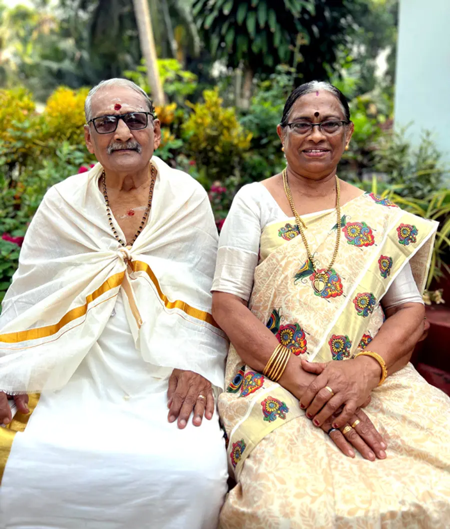 കാലിക്കടവിലെ ‘ഝാൻസി റാണി’ വനിത ഫുട്‌ബോൾ സ്ഥാപകൻ  ടി വി വിജയരാഘവനും ഭാര്യ ശാന്തകുമാരിയും