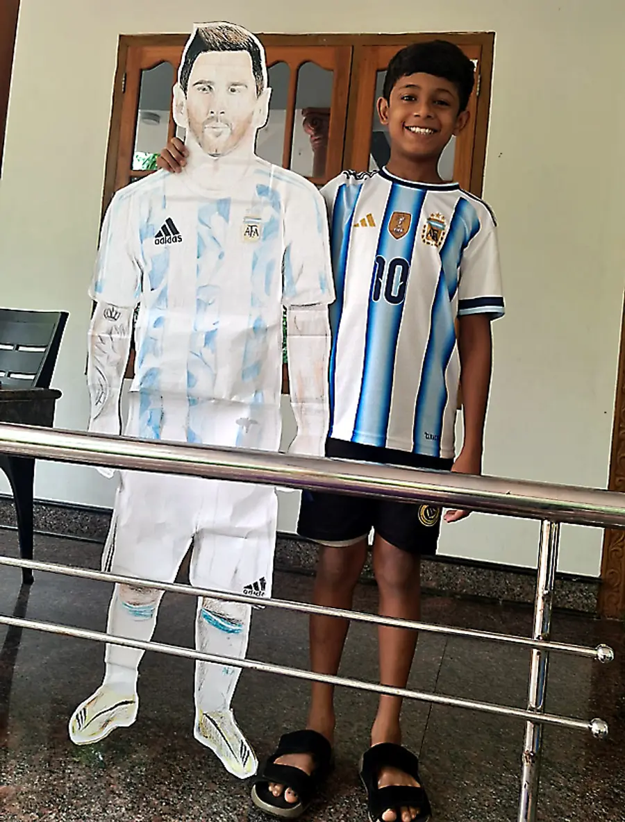 മെസിയുടെ കട്ടൗട്ട് ചിത്രവുമായി നന്ദിദ് ദേവ്