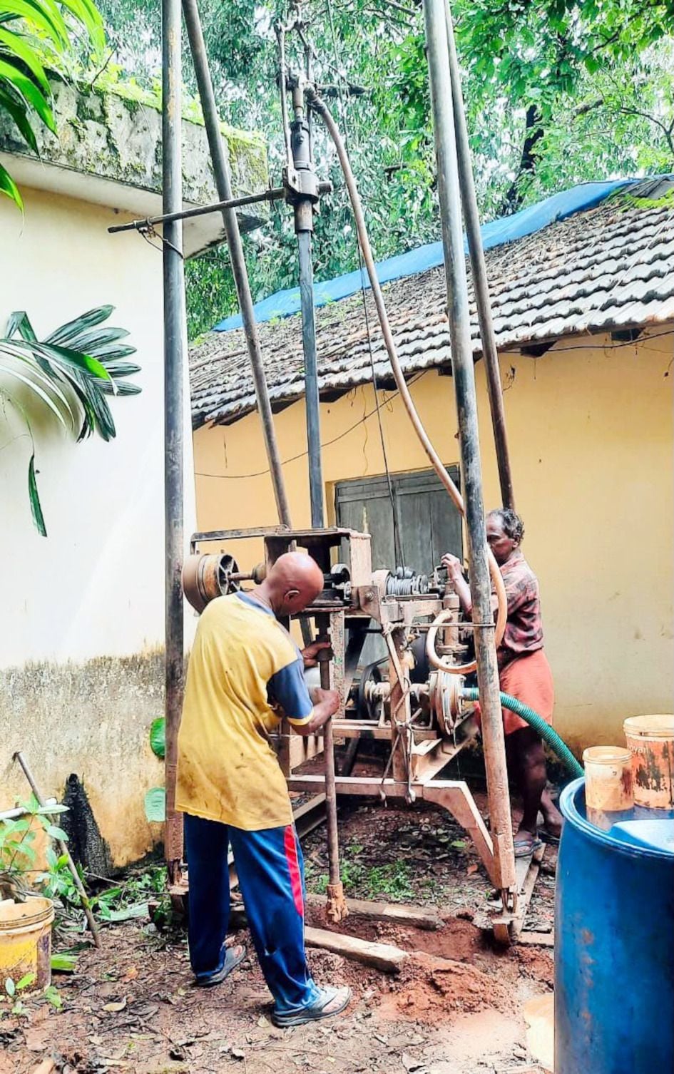 മിനി സിവിൽ സ്റ്റേഷനായി നീലേശ്വരം വില്ലേജ് ഓഫീസ് വളപ്പിൽ  മണ്ണ് പരിശോധന നടത്തുന്നു (ഫയൽ ചിത്രം) 