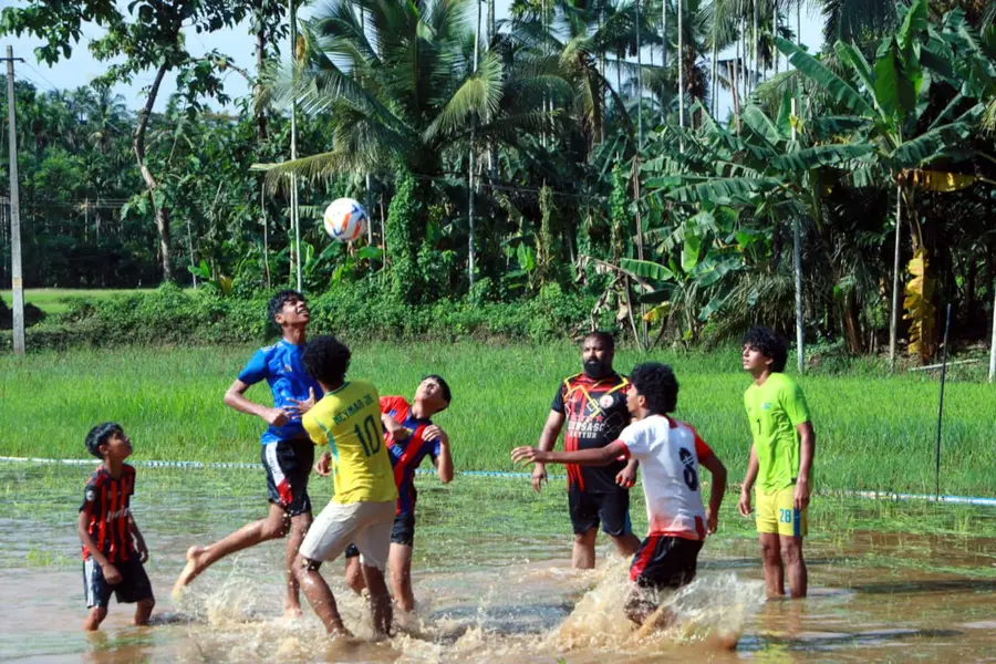 കയ്യൂർ രക്തസാക്ഷി സ്മാരക ആർട്സ് ആൻഡ് സ്പോർട്സ് സംഘടിപ്പിച്ച മൺസൂൺ ഫുട്ബോൾ മത്സരത്തിൽനിന്ന്