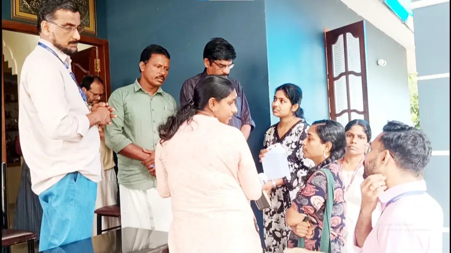 ഷിഗല്ല റിപ്പോർട്ട് ചെയ്ത വീട്ടിൽ നഗരസഭാ ചെയർപേഴ്സൺ പി കെ ശശിയുടെ നേതൃത്വത്തിൽ സന്ദർശിക്കുന്നു
