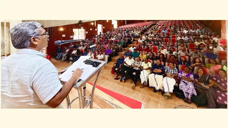 എൻജിഒ യൂണിയൻ തിരുവനന്തപുരം നോർത്ത് ജില്ലാ കൗൺസിൽ യോഗം സംസ്ഥാന പ്രസിഡന്റ്‌ എം എ അജിത് കുമാർ ഉദ്ഘാടനം ചെയ്യുന്നു