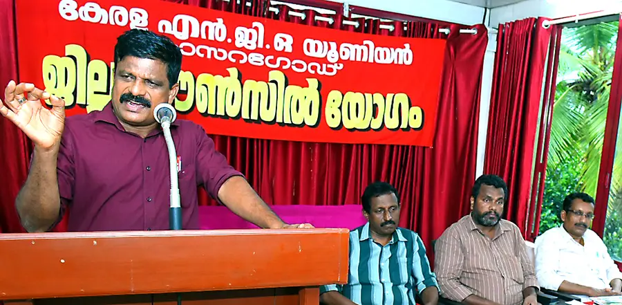 എൻജിഒ യൂണിയൻ ജില്ലാ കൗൺസിൽ യോഗം സംസ്ഥാന സെക്രട്ടറി പി സുരേഷ് ഉദ്ഘാടനംചെയ്യുന്നു