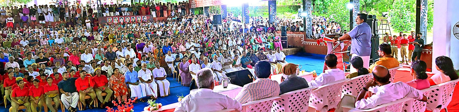സിപിഐ എം സംഘടിപ്പിച്ച പി രാഘവൻ അനുസ്‌മരണ സമ്മേളനം മുന്നാട്ട്  സംസ്ഥാന സെക്രട്ടറിയറ്റംഗം എം സ്വരാജ് ഉദ്ഘാടനംചെയ്യുന്നു