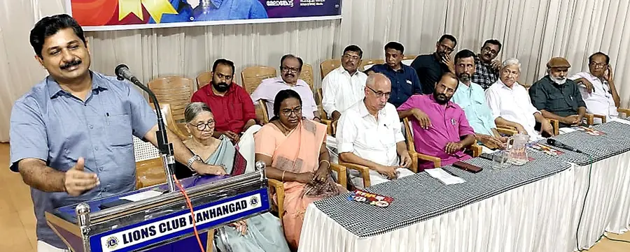 അഡ്വ. കെ പുരുഷോത്തമന്റെ സ്മരണാർഥം രൂപീകരിച്ച ഫൗണ്ടേഷന്‍ സിപിഐ എം സംസ്ഥാന സെക്രട്ടറിയറ്റംഗം  എം സ്വരാജ് ഉദ്ഘാടനംചെയ്യുന്നു 