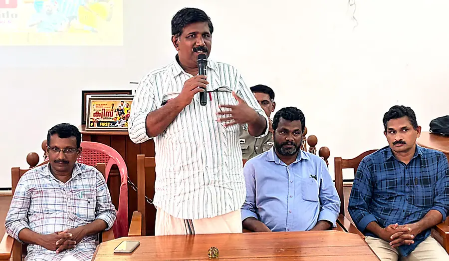 കേരള എൻജിഒ യൂണിയൻ കലാവേദി സംഘടിപ്പിച്ച ജില്ലാതല ലോകകപ്പ്  ഫുട്ബോൾ ക്വിസ് മത്സരം ജില്ലാ പഞ്ചായത്ത് പ്രസിഡന്റ് സാബു അബ്രഹാം ഉദ്ഘാടനം ചെയ്യുന്നു
