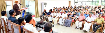 സിപിഐ എം കാസർകോട് ഏരിയാ കമ്മിറ്റി കാസർകോട് സഹകരണ ബാങ്ക് ഹാളിൽ സംഘടിപ്പിച്ച വി എസ് അനുസ്മരണം ജില്ലാ സെക്രട്ടറി
എം രാജഗോപാലൻ ഉദ്ഘാടനംചെയ്യുന്നു
