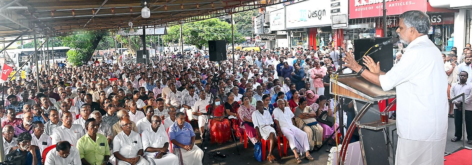  കണ്ണൂർ സ്റ്റേഡിയം കോർണറിൽ വി എസ് അച്യുതാനന്ദൻ അനുസ്മരണ സമ്മേളനം സിപിഐ എം പൊളിറ്റ് ബ്യൂറോ അംഗം  എ വിജയരാഘവൻ ഉദ്ഘാടനംചെയ്യുന്നു