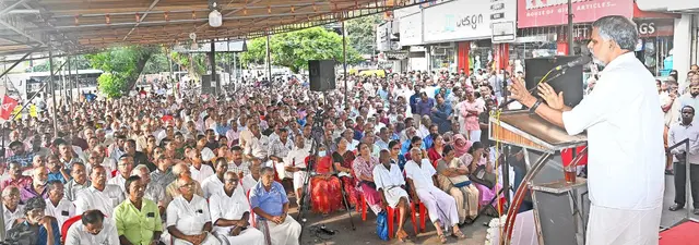 കണ്ണൂർ സ്റ്റേഡിയം കോർണറിൽ സിപിഐ എം നേതൃത്വത്തിൽ നടന്ന വി എസ് അച്യുതാനന്ദൻ അനുസ്മരണ പൊതുയോഗം പൊളിറ്റ് ബ്യൂറോ അംഗം എ വിജയരാഘവൻ ഉദ്ഘാടനം ചെയ്യുന്നു
