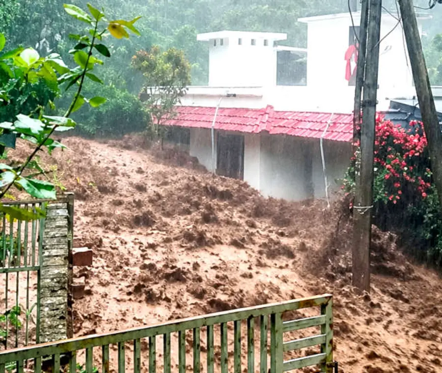 തയ്യേനി അത്തിയടുക്കം ഒറ്റക്കുഴി പ്രദേശത്തുണ്ടായ മലവെള്ളപ്പാച്ചിൽ