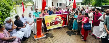 നീലേശ്വരം നഗരസഭ ഓഫീസിലേക്ക് നടത്തിയ മാര്ച്ച് സിപിഐ എം ജില്ലാ സെക്രട്ടറി എം രാജഗോപാലൻ ഉദ്ഘാടനംചെയ്യുന്നു