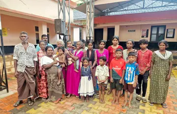 ചുള്ളിക്കര സ്കൂളിലെ ദുരിതാശ്വാസ ക്യാന്പിലെത്തിയ കള്ളാര് പഞ്ചായത്തിലെ കുട്ടിക്കാനം ഉന്നതിയിലെ കുടുംബങ്ങൾ