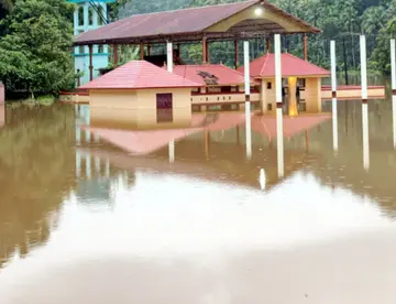 കയ്യൂർ ആലയിൽ ഭഗവതി ക്ഷേത്രവും ചുറ്റുമുള്ള വയലും കഴിഞ്ഞദിവസം വെള്ളംകയറിയപ്പോൾ
