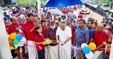 വലിയപറമ്പ് കെജിഎം സ്പോർട്സ് ക്ലബ് നിർമിച്ച കെ ഗോവിന്ദൻ സ്മാരക മന്ദിരം പ്രതിപക്ഷ നേതാവ് പിണറായി വിജയൻ ഉദ്ഘാടനംചെയ്യുന്നു