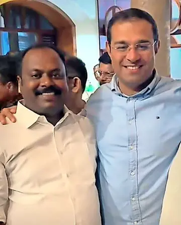  വൈശാഖ്‌ ദർശൻ മന്ത്രി റോജി   എം ജോണിനൊപ്പം