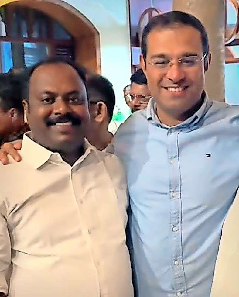  വൈശാഖ്‌ ദർശൻ മന്ത്രി റോജി   എം ജോണിനൊപ്പം