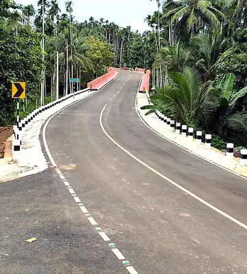 പണി പൂർത്തിയായ ചെരണത്തല പാലം