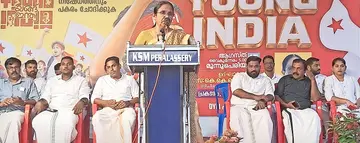 എടക്കാട് ബ്ലോക്ക് കമ്മറ്റി മൂന്നുപെരിയയിൽ സംഘടിപ്പിച്ച യങ് ഇന്ത്യ ക്യാമ്പയിൻ സിപിഐ എം കേന്ദ്രകമ്മിറ്റിയംഗം കെ കെ ശൈലജ ഉദ്ഘാടനം ചെയ്യു ന്നു