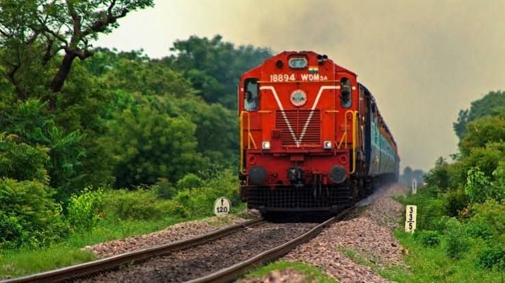 കപൂർത്തല ഫാക്ടറിയിൽ 734  പഞ്ചാബിലെ കപൂർത്തലയിലുള്ള ഇന്ത്യൻ റെയിൽവേയുടെ റെയിൽ കോച്ച് ഫാക്ടറിയിൽ (RCF) വിവിധ ട്രേഡുകളിലായി 734 അപ്രന്റീസ് ഒഴിവുകളിലേക്ക് അപേക്ഷ ക്ഷണിച്ചു. 