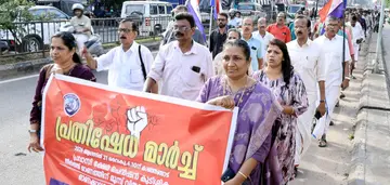 കേരള പ്രവാസി സംഘം ജില്ലാ കമ്മിറ്റി നേതൃത്വത്തിൽ കാഞ്ഞങ്ങാട്ട് നടന്ന പ്രതിഷേധ മാർച്ച്