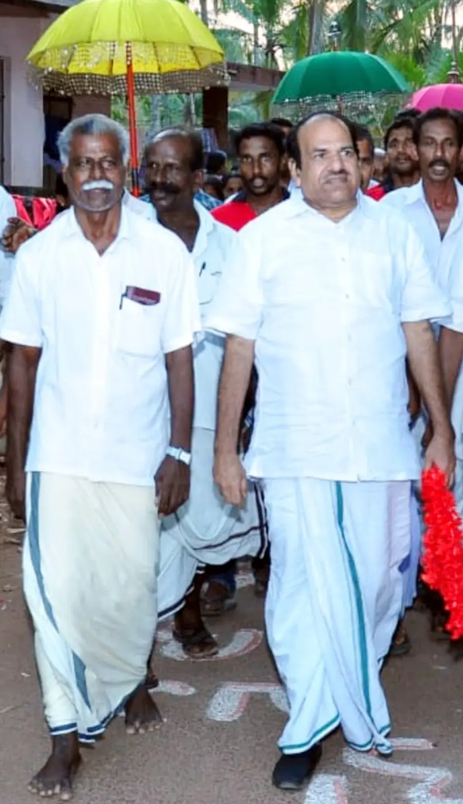 തലിച്ചാലം കുഞ്ഞാലി സ്മാരക വായനശാല കെട്ടിടം ഉദ്ഘാടനത്തിന് എത്തിയ സിപിഐ എം സംസ്ഥാന സെക്രട്ടറി കോടിയേരി ബാലകൃഷ്ണനോടൊപ്പം
എം പി കരുണാകരൻ (ഫയൽ ചിത്രം)
