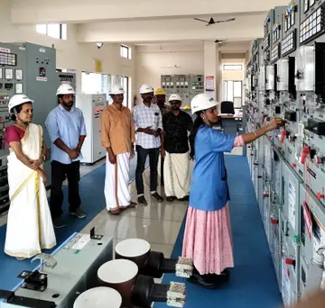 കുറ്റിക്കോൽ 110 കെവി സബ്‌സ്റ്റേഷനിൽനിന്ന് ഫീഡറുകൾ ചാർജ് ചെയ്യുന്നു