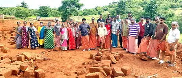 ചുള്ളിമൂലയിലെ ചെങ്കൽകുന്നിൽ നടക്കുന്ന ഖനനപ്രദേശത്ത് പ്രതിഷേധവുമായെത്തിയ നാട്ടുകാർ