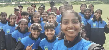 കേരള ടീം ദേശീയ ജൂനിയർ ഫുട്‌ബോൾ ചാന്പ്യനഷിപ്പിന്‌ പോകുന്നതിന്‌ മുന്പായി സെൽഫിയെടുക്കുന്നു