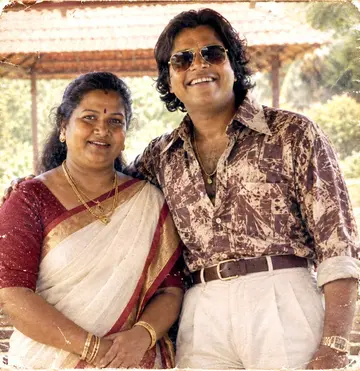 നടൻ ഉണ്ണിരാജും ഭാര്യയും ട്രെൻഡിനൊപ്പം