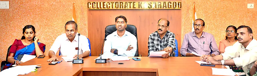 ഗോവിന്ദൻ പള്ളിക്കാപ്പിൽ എംഎല്‍എയുടെ നേതൃത്വത്തില്‍ കലക്ടറേറ്റില്‍ചേർന്ന അവലോകന യോഗം