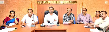 ഗോവിന്ദൻ പള്ളിക്കാപ്പിൽ എംഎല്‍എയുടെ നേതൃത്വത്തില്‍ കലക്ടറേറ്റില്‍ചേർന്ന അവലോകന യോഗം
